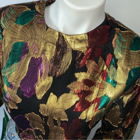 v i n t a g e :: Floral Golden Glam Metallic Sheer Blouse - Picture 7 of 10